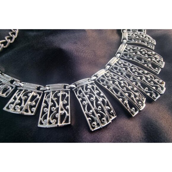 Vintage 1970s-1980s SARAH COVENTRY Silver Tone Bib Necklace Lady Of Spain - Picture 2 of 4